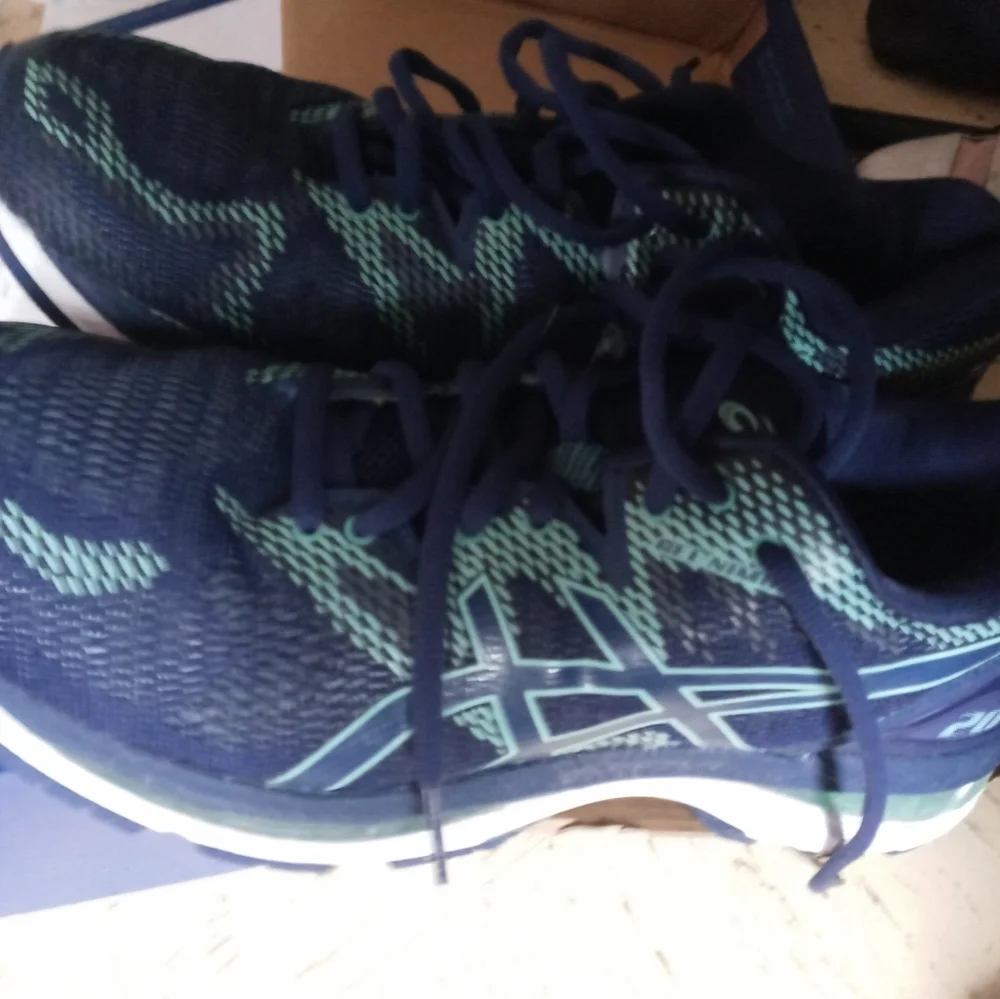 ASICS - Picture 2 of 8